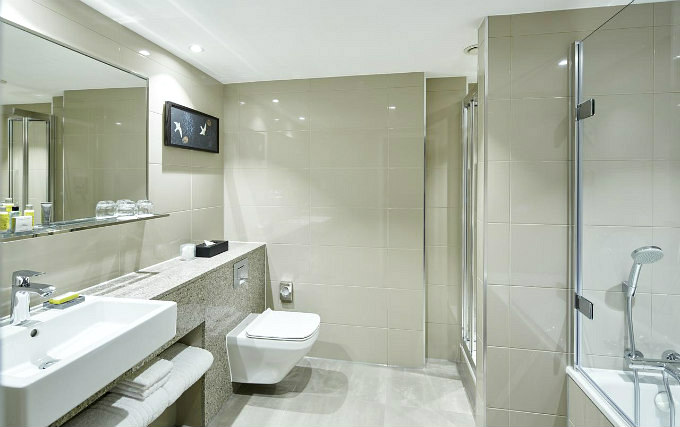 A typical bathroom at London Heathrow Marriott Hotel