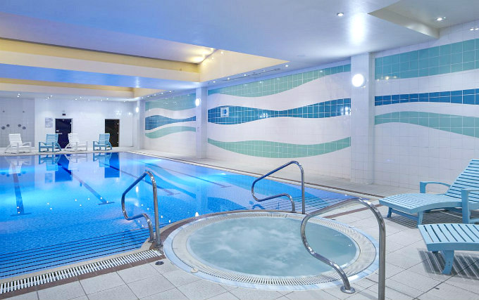 Swimmingpool at London Heathrow Marriott Hotel