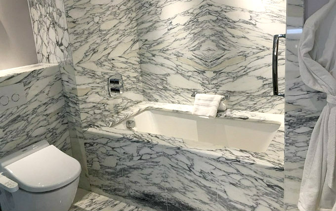 A typical bathroom at Marriott Park Lane