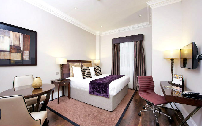 A comfortable double room at Fraser Suites Queens Gate