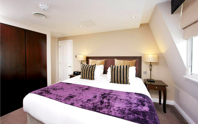 A comfortable double room at Fraser Suites Queens Gate