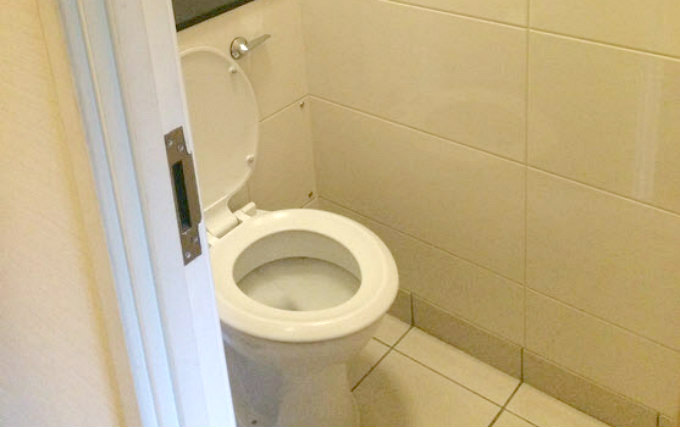 A typical bathroom at Tavistock Hotel