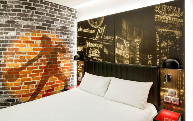 A double room at Southwark Rose Hotel