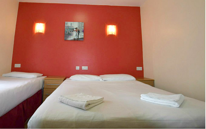 Triple room at Express Lodging Studios