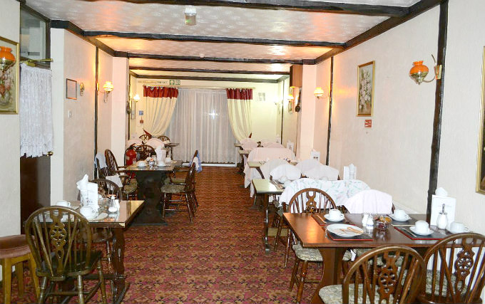 Enjoy a great breakfast at Express Lodging Studios