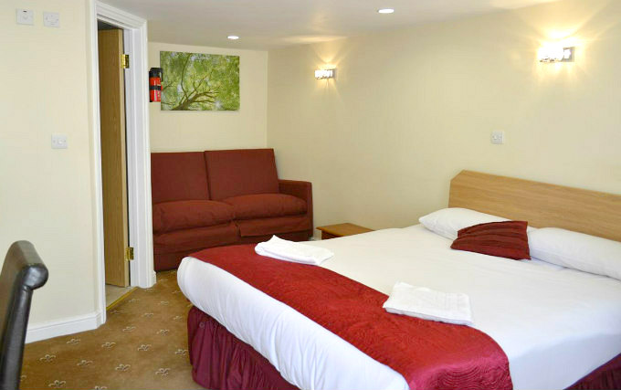 A comfortable double room at Express Lodging Studios