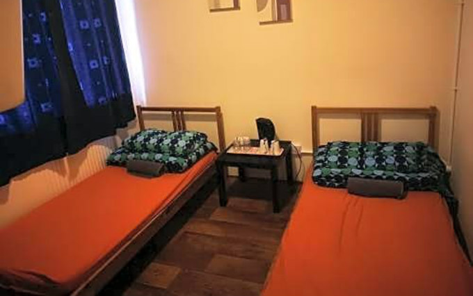 A comfortable twin room at Birmingham Central Backpackers