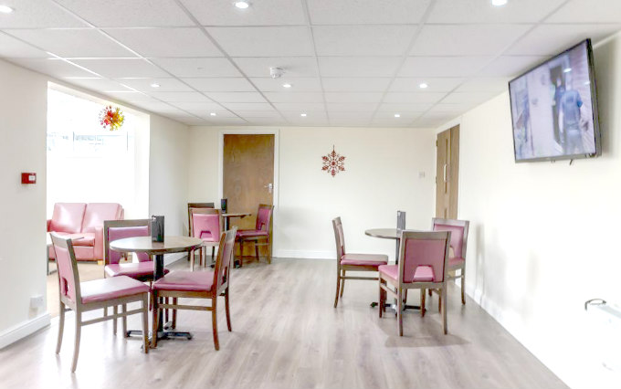 Enjoy your favourite sports on the big TV screen located in the lounge