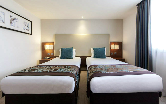 Twin room at Thistle Trafalgar Square