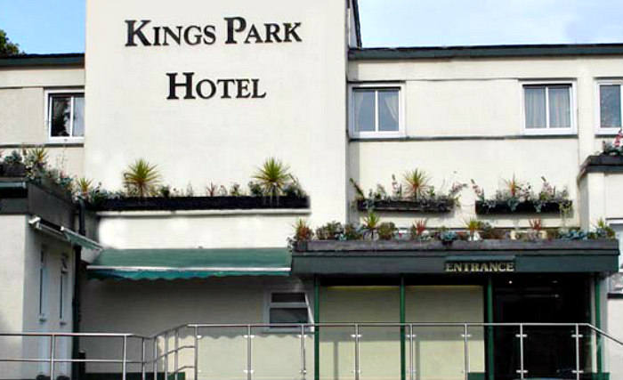 Kings Park Hotel is situated in a prime location in Croftfoot close to Kings Park