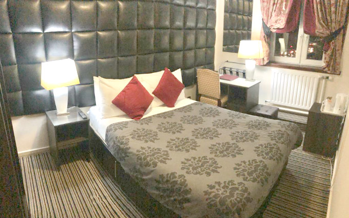 A comfortable double room at Kings Park Hotel