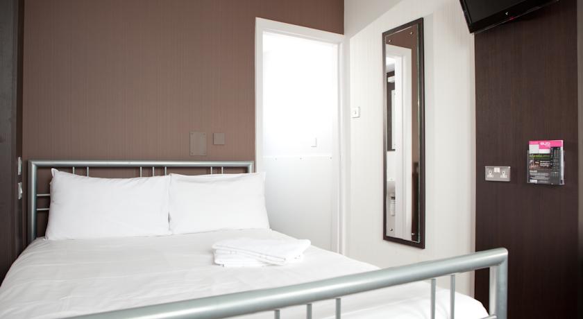 A double room at Euro Hostel Glasgow is perfect for a couple