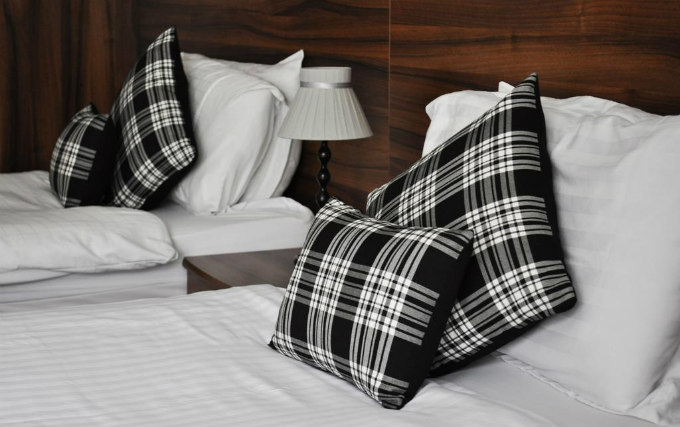 A twin room at Argyll Guest House