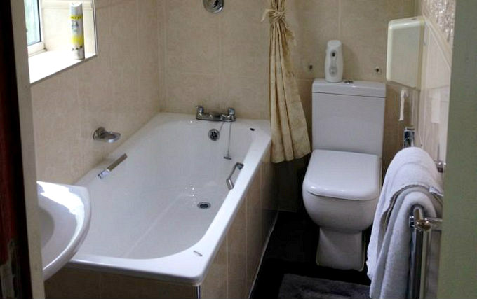 A typical bathroom at Park Avenue Hotel London