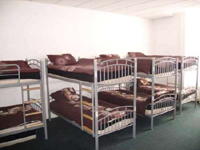 A large dorm room at the Nightingale Lodge