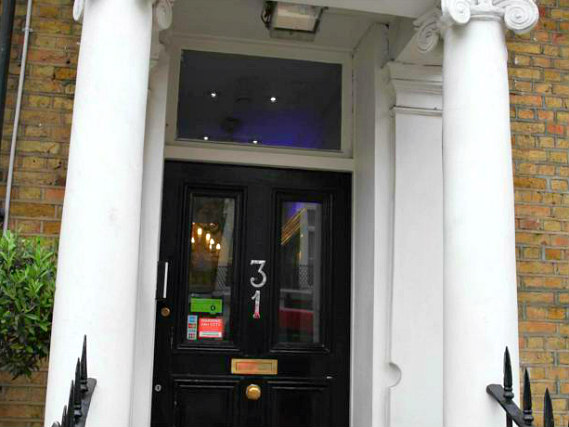 Holland Court Hotel is situated in a prime location in Kensington close to Leighton House Museum