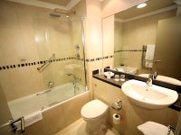 A typical deluxe ensuite bathroom at Hallmark Hotel Croydon