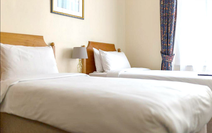 A comfortable twin room at Victor Hotel London Victoria