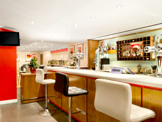 The staff at Ramada by Wyndham Hounslow Heathrow East will ensure that you have a wonderful stay at the hotel