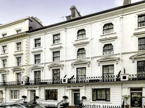 Tudor Court Hotel is situated in a prime location in Paddington close to Queensway