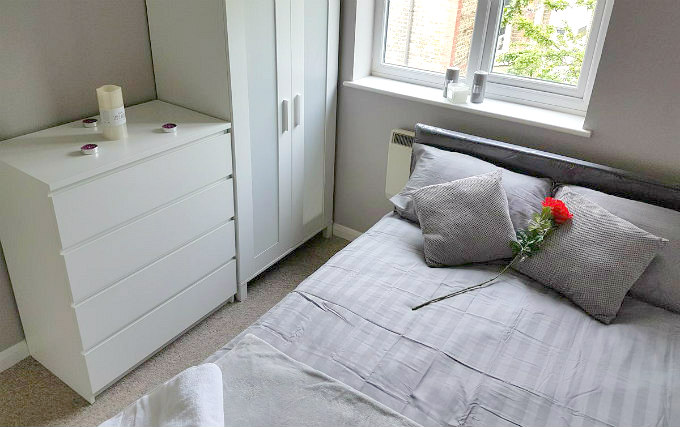 A typical double room at Woodstock Guest House Croydon