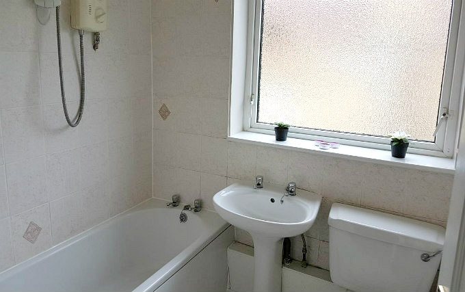 A typical bathroom at Woodstock Guest House Croydon