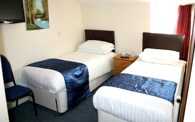 Twin room at Apollo Hotel London