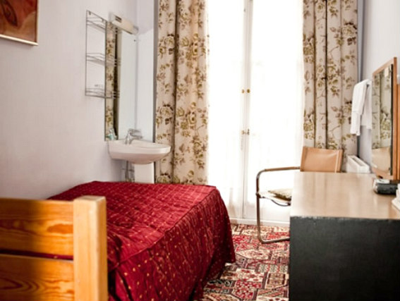 Single rooms at Beaver Hotel provide privacy