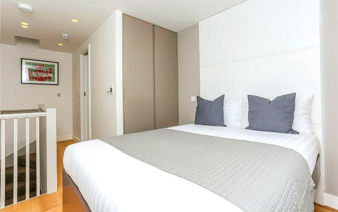 A comfortable double room at Monocrown London Studios