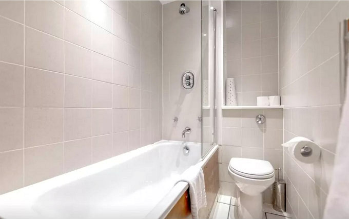 A typical bathroom at Somerset Kensington Gardens Apartments