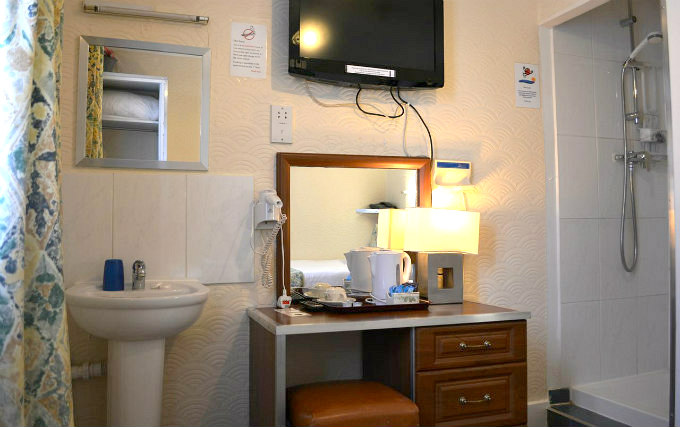 Room facilities at Falcon Hotel London