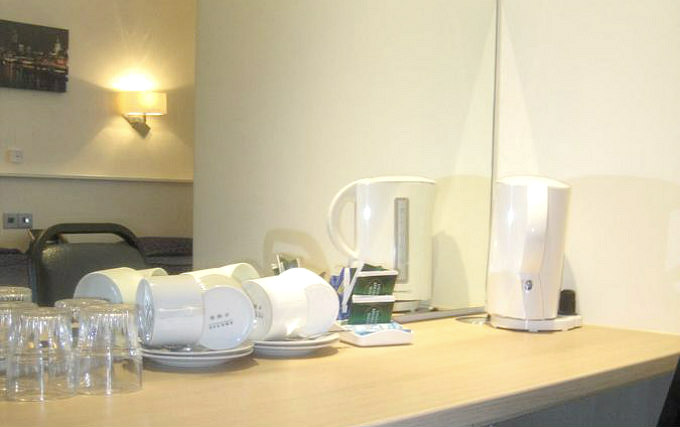Room facilities at Aaraya Hotel London