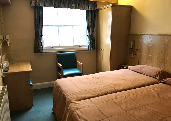 A twin room at Beverley City Hotel