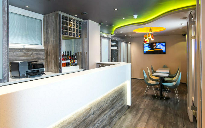 Bar at Court Hotel London