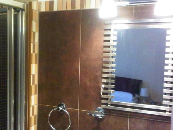 A bathroom at Old Friend Hotel