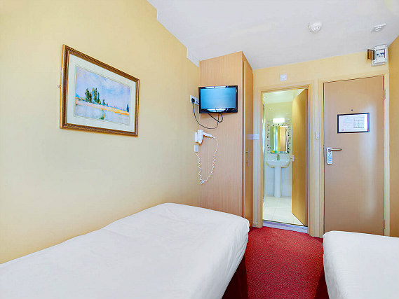 A twin room at Craven Hotel