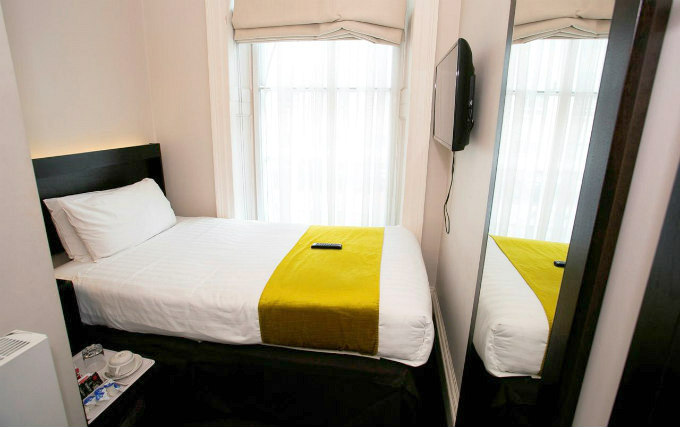 A comfortable single room at Langland Hotel London