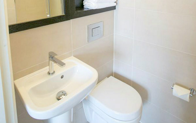 A bathroom at Langland Hotel London