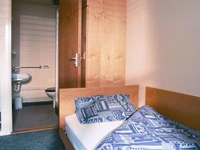 Walter Sickert single room with private bathroom