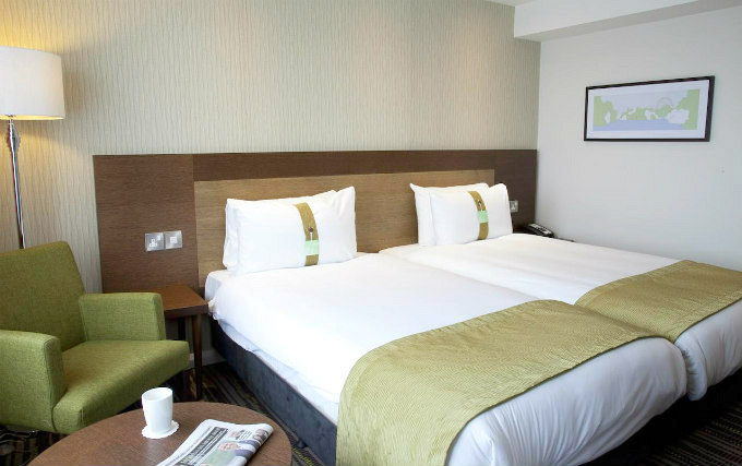 Twin room at Holiday Inn London Wembley