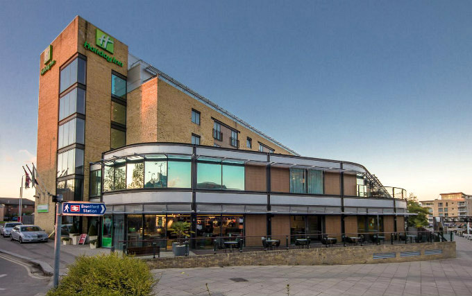 An exterior view of Holiday Inn Brentford Lock
