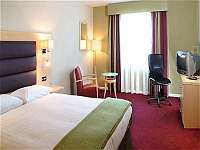 A Typical Double Room at Holiday Inn Brentford Lock