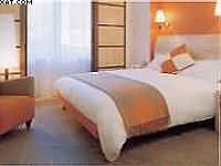 A typical double room at Holiday Inn Heathrow Ariel