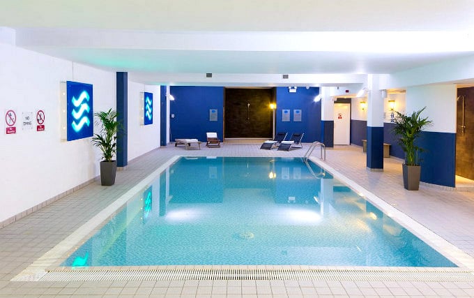 Swimmingpool at Radisson Blu Hotel Stansted Airport