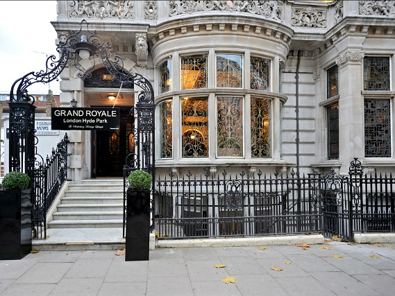 Grand Royale London Hyde Park is situated in a prime location in Bayswater close to Kensington Gardens