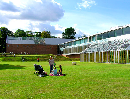 Book a hotel near Burrell Collection
