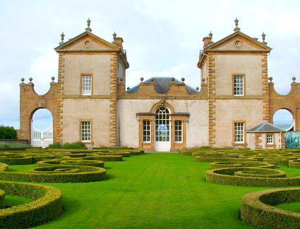 Book a hotel near Chatelherault