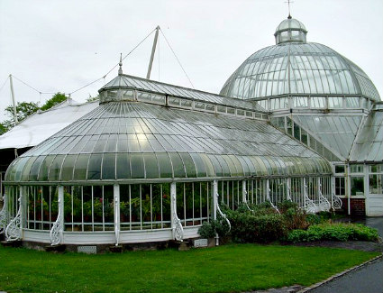 Book a hotel near Tollcross Park