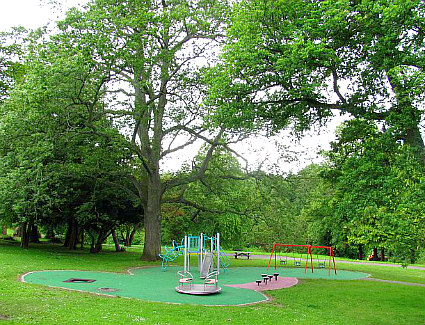 Book a hotel near Linn Park