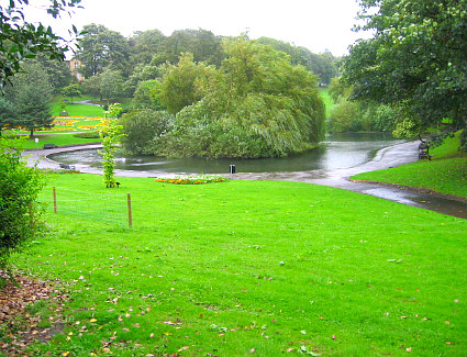 Book a hotel near Peel Park